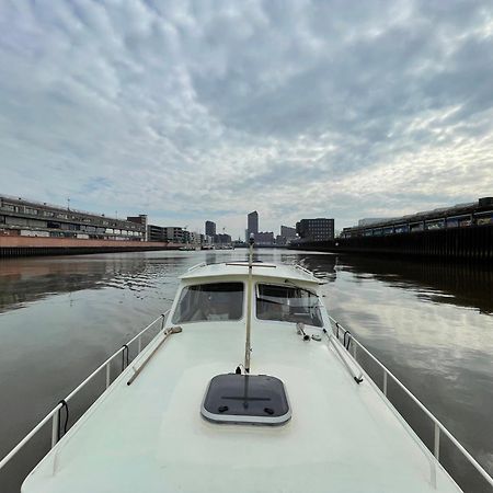 Suesses Motorboot - Bremen Ueberseestadt Exterior foto