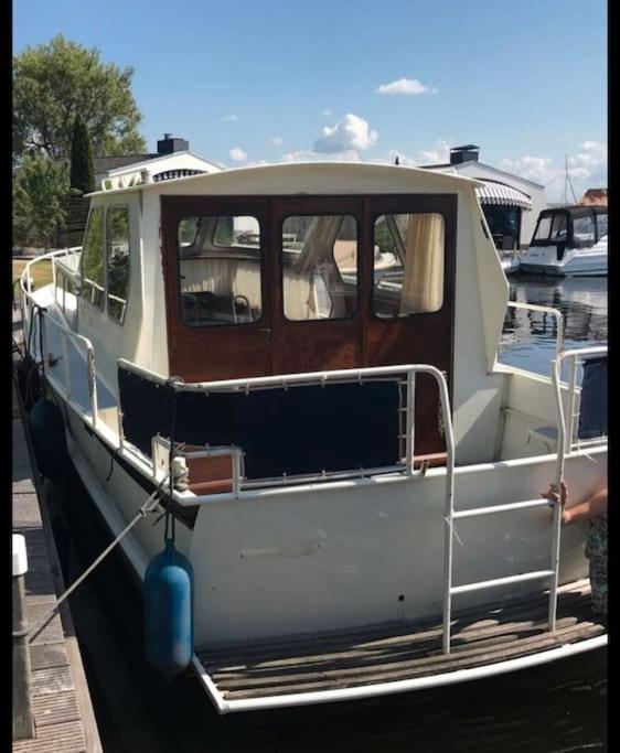 Suesses Motorboot - Bremen Ueberseestadt Exterior foto