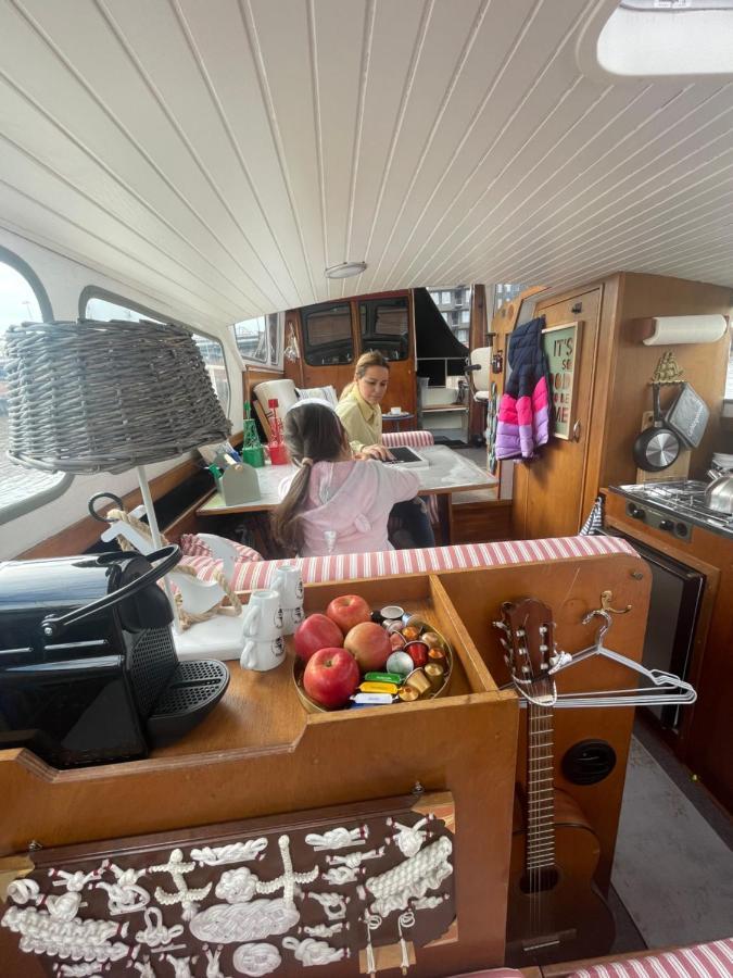 Suesses Motorboot - Bremen Ueberseestadt Exterior foto